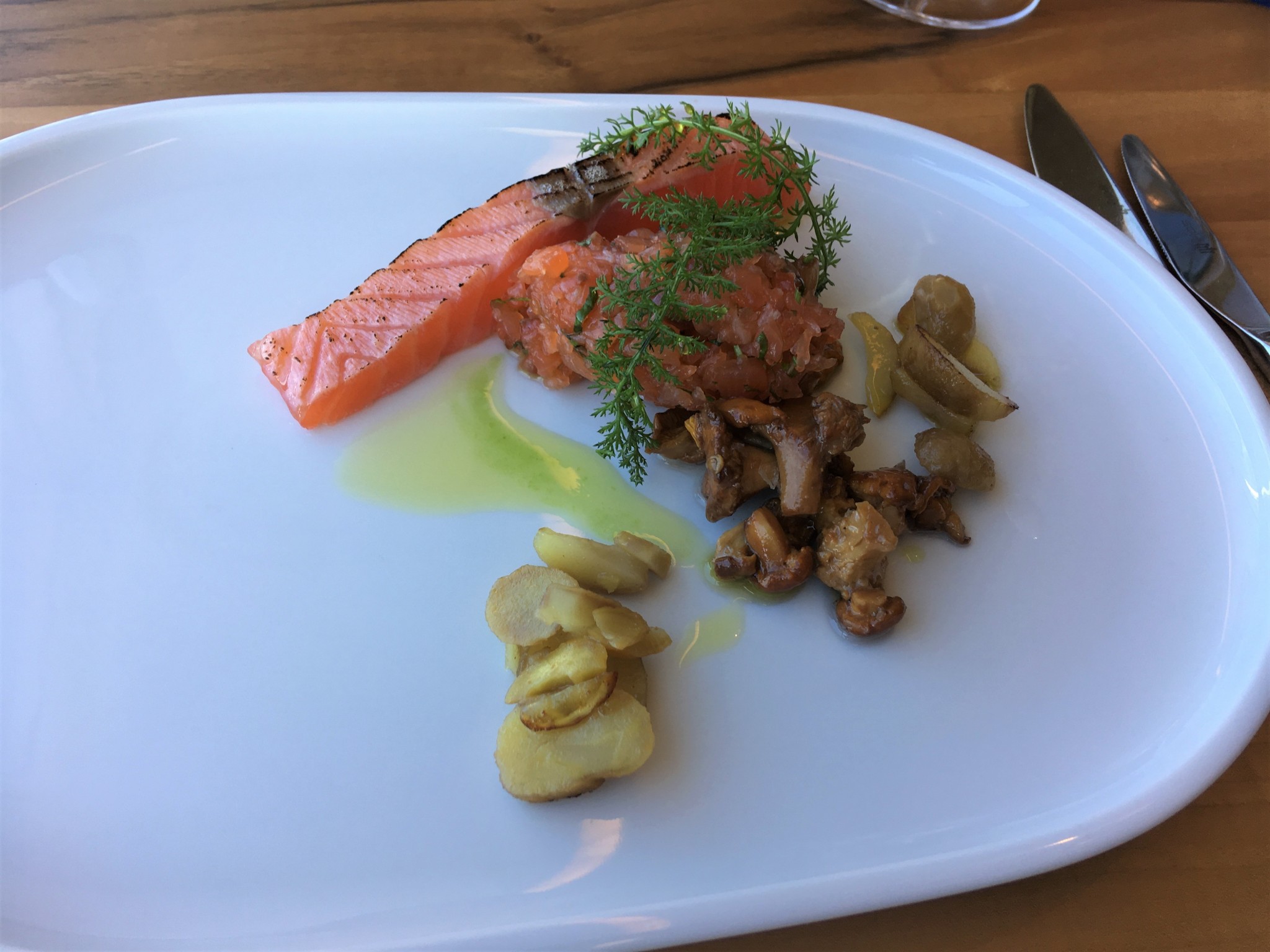 Lachs, Eierschwammerl, Maroni - Schlossbergrestaurant - Graz