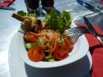 Gurkensalat mit Fleischspieß. - KUB - Bregenz