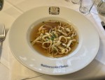 Frittatensuppe, sehr, sehr gut. Ehrlich, das Gemüse bissfest, hausgemachte ... - Gasthaus zu den 3 Hacken - Wien