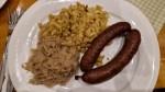 Rehbratwürstel mit Sauerkraut und Erdäpfelschmarrn 12,10