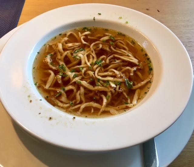 Die Frittatensuppe, - perfekt - Schlosswirt - Bisamberg