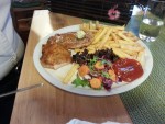 Grillkotelett mit Pommes - Gasthaus Pfeiffer - Mörbisch