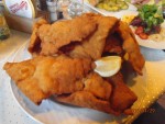 Das Nussgartl Schnitzel (oder besser die). Auf der Karte waren drei Stück ... - Zum Nussgartl - Wien