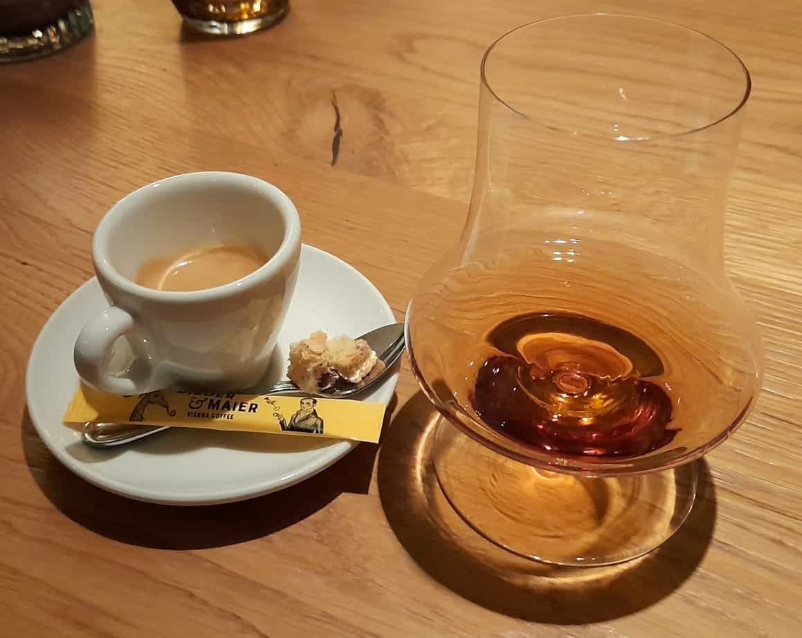 Kleiner Espresso 3,50, Kräuterbitter Sporer 4,-- - Paul der Wirt - St. Wolfgang