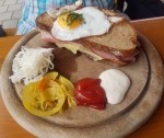 Hauertoast mit Spiegelei - Weinbau Herzog Georg "Waldheuriger" - Großau