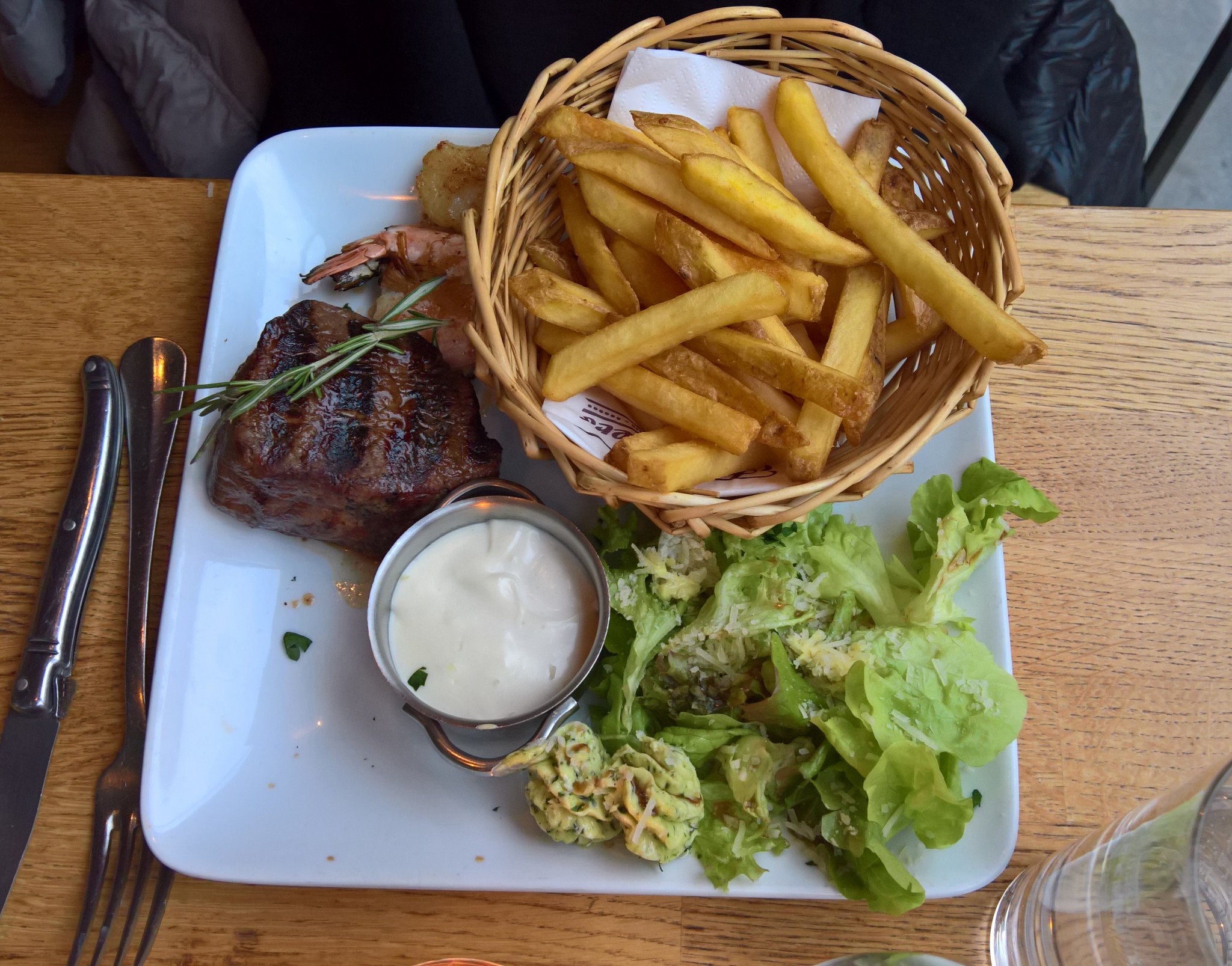 Surf & Turf "Lady Style" mit 180g Filet Steak, sowie Garnele und Jakobsmuschel. - Flatschers - Wien