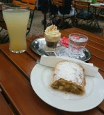 Apfelstrudel, Apfelsaft naturtrüb, Einspänner