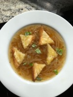 Französische Zwiebelsuppe, Parmesanweißbrot - Gasthaus Breinreich - Wittau