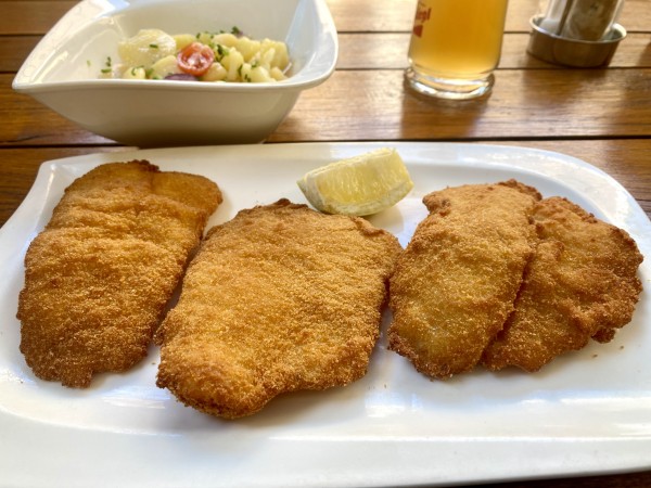 Panierter Seelachs als Mittagsmenü 9,20€ - riesige Portion - Gasthaus Koci - Wien