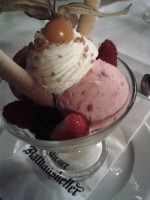 Rathauskeller - 4.Gang-Eisbecher mit Früchten - Wiener Rathauskeller - Wien