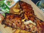 Gesmokerte Spareribs. Gegart mit Jack Daniels Whiskey Eichenfässern, Hickory ... - Überdrüber - XXL Restaurant - Wr. Neudorf