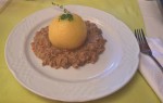 Beuschel mit Erdäpfelknödel wie es besser kaum sein könnte. Das ganze eher ... - Minoritenstüberl - Wien