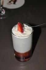 Vanille-Topfencreme auf Erdbeer-Rhabarbermousse - Promenade - Graz