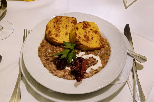 Gmoa Keller - Menü (13,80€ inkl. Suppe) - Specklinsen mit ... - Gmoa Keller - Wien