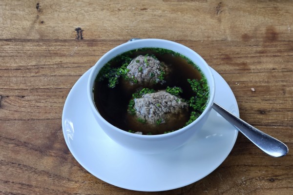 Klee am Hanslteich - Leberknödelsuppe -  eine Wohltat - Klee am Hanslteich - Wien