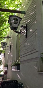 .....im Gastgarten unter der Weinlaube. - Gasthaus zur Grünen Laterne - Wien