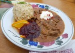 Hirschragout mit Semmelknödel und Preiselbeeren - Jausenstation Fam Reischer - Furth an der Triesting