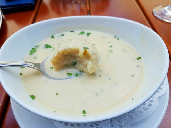 Gebundene Hühnersuppe mit Bröselknöderl - Gasthaus zur Blutalm - Hernstein