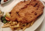 Surschnitzel mit Erdäpfel-Vogerlsalat (€ 8,90) - Wald/4ler Stub'n - Wien