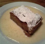 Alter Bach-Hengl - Apfelstrudel mit Vanillesauce (€ 4,80) - ALTER BACH-HENGL - Wien