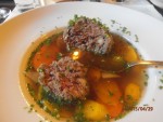 Leberknödel halbiert - Zum Nussgartl - Wien