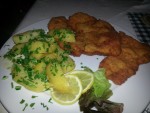 Hühnerschnitzel mit Petersilerdäpfeln - Pfiff - Hinterbrühl