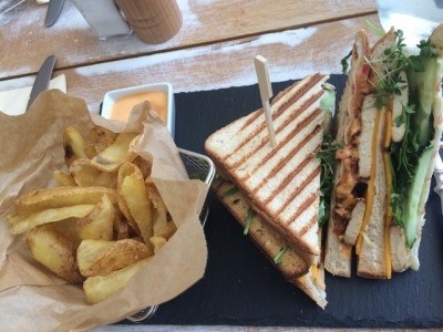 Clubsandwich + Extra Homefries + Extra Dip - Veggiezz - Wien