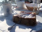 Zum Abschluss: hausgemachter Apfelstrudel mit heißer Schokolade. - Gasthof Alpenblick - Sulzberg