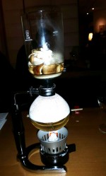 Der "Siphon" mit dem die Pilzsuppe zubereitet wird - Sakai - Taste of Japan - Wien