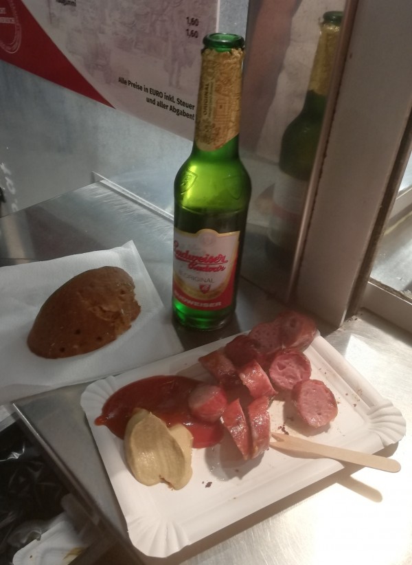 Käsekrainer, Bugl, Budweiser... - Würstelstand Schottentor - Wien