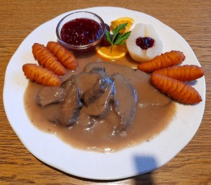 Geschmorter Braten vom heimischen Steinbock (Hohe Wand) Ja ich musste mich ... - Gasthof Mohr - Zweiersdorf