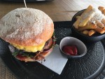 Prassers Deluxe Burger mit Steak Fries - Prassers - Tillmitsch