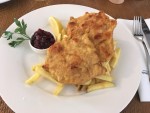 Schweinsschnitzerl mit Pommes - Seggauer Schlosstaverne - Leibnitz