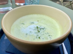 Erbsen-Kressesuppe - mollig und sehr aromatisch - Wirtschaft am Markt - Wien