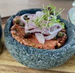 Klassisches Tartar - ausgezeichnet abgeschmeckt und die Salzkapern gaben den ... - El Gaucho - Wien