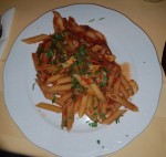 Penne Boscaiola mit Tomaten, Steinpilzen u. Salsiccia EUR 10,-