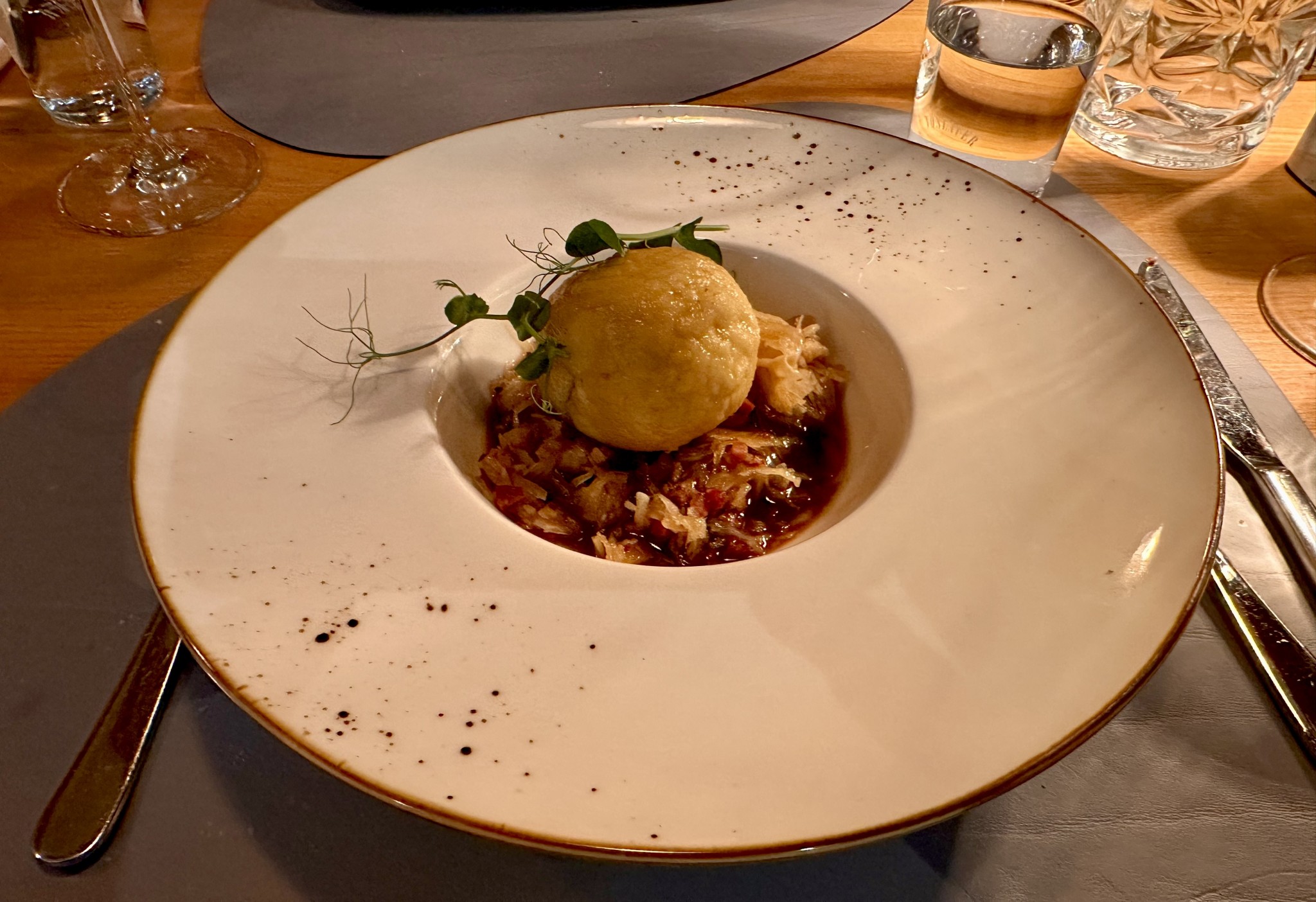 Grammelknödel mit Speckkrautsalat, hervorragend - Johanneshof Reinisch - Tattendorf