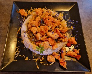 Reistopf in Kokosmilch geschmortes Gemüse mit gebratenem Hühnerfleisch 13,90 - Bärenzeit - Berndorf