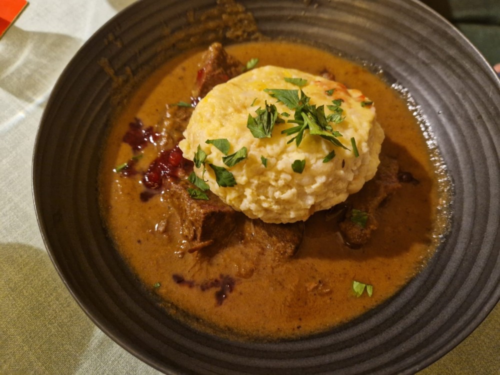 Wildragout mit Knödel 19,90 - Landgasthof "Zum schwarzen Adler" - Altenmarkt / Triesting