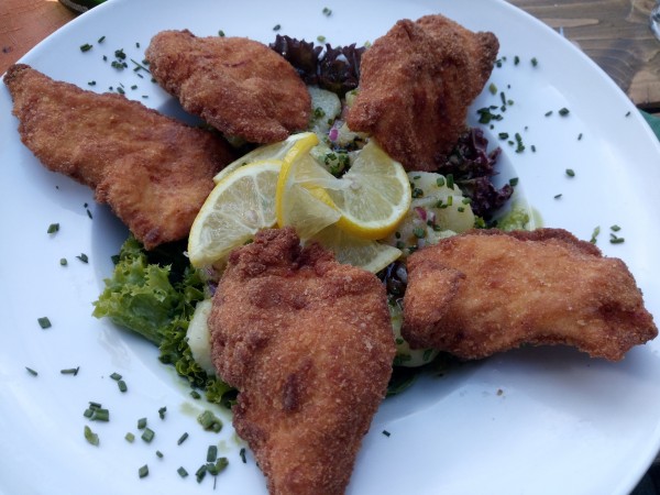 Backhendlsalat mit Kernöl - ebenfalls ausgezeichnet und eine meiner liebsten ... - Harrys Augustin - Wien