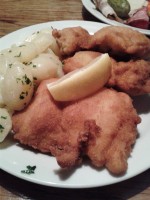 Alter Bach-Hengl - Backhuhn mit Petersil-Erdäpfel und Salat (€ 13,00) - ALTER BACH-HENGL - Wien