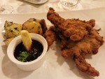 Wiener Schnitzel, Petersilienkartoffeln, Preiselbeeren - Knapplhof - Haus im Ennstal