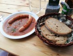 Würstel mit Gulaschsaft, dazu herrliches Schwarzbrot - Traisnerhütte - Lilienfeld