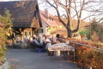 Blick zur vollbesetzten Terrasse - Winzerhaus - KAINDORF an der Sulm