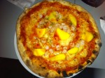 Caribbean Pizza mit Mango - Sly & Arny - Wien