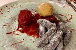 2x Mohn - Mohntopfenknödel & Mohnnudeln mit Heidelbeer-Sorbet - Zur Goldenen Kugel - Wien