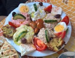 gemischter Vorspeisenteller, da braucht's danach nix mehr! - Cafe Ouzeri Bistro Ellas - Wien