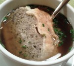 Alt-Sievering - Herzhafte Rindsuppe mit Fleischstrudel (€ 3,90) - Robert's Alt Sievering - Wien