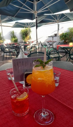 Campari Soda 5,20 + Marille sprizz 6,80 - Wirtshaus Oliver - Wolfsgraben