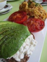 Vollkornbrot mit Rührei
gegrillte Paradeiser
Vollkornbrot mit Frischkäse ... - Kunsthallencafe - Wien